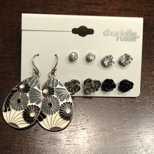 Set of earrings